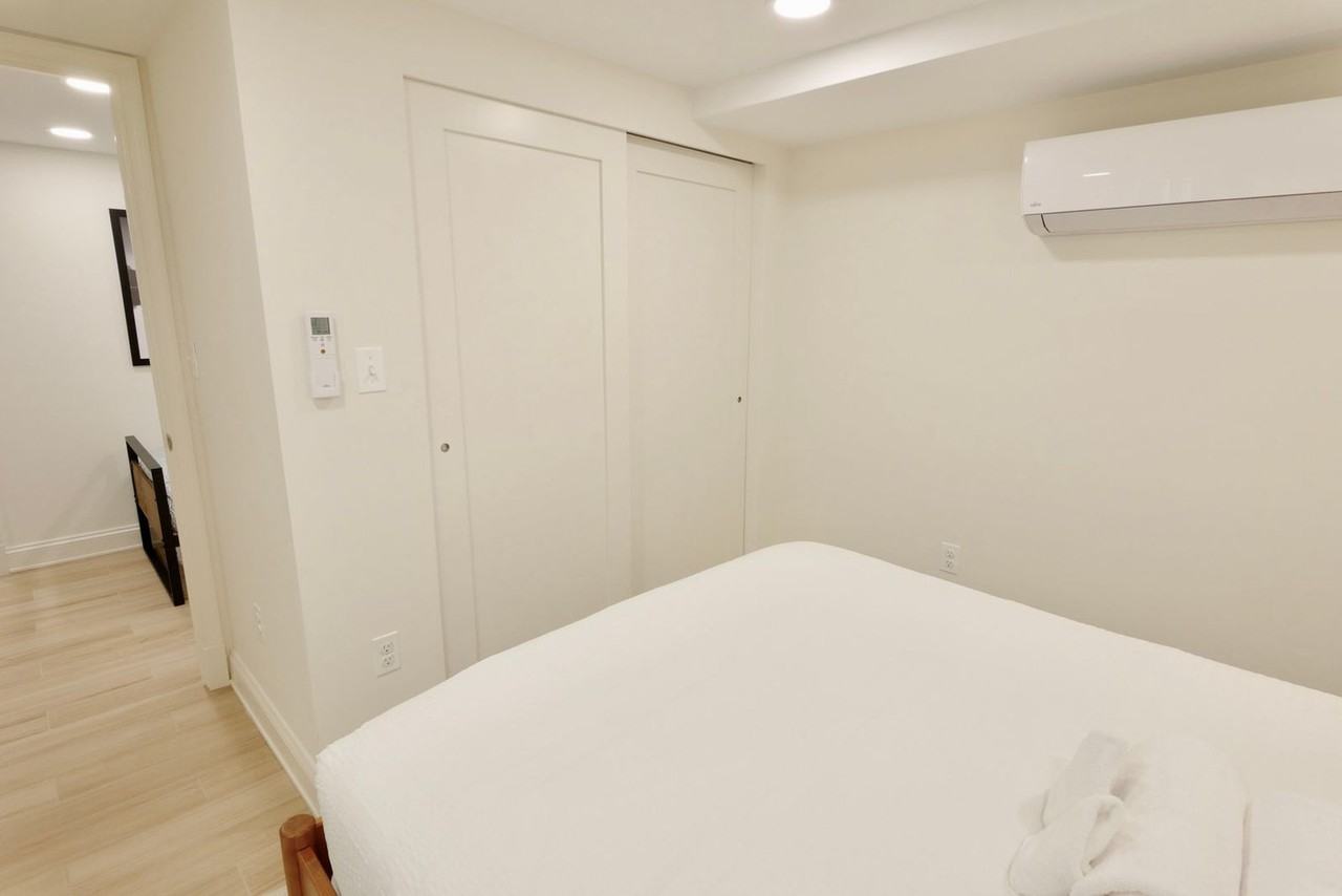 921 S Carolina Ave Se #1094240P - Photo 3 of 16