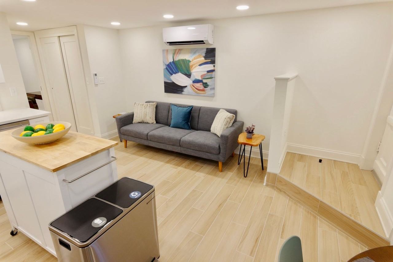 921 S Carolina Ave Se #1094240P - Photo 4 of 16