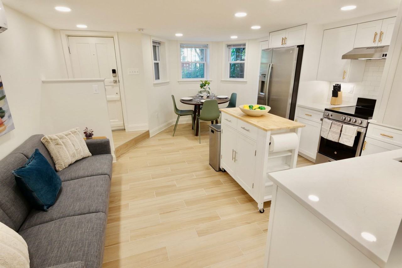 921 S Carolina Ave Se #1094240P - Photo 5 of 16