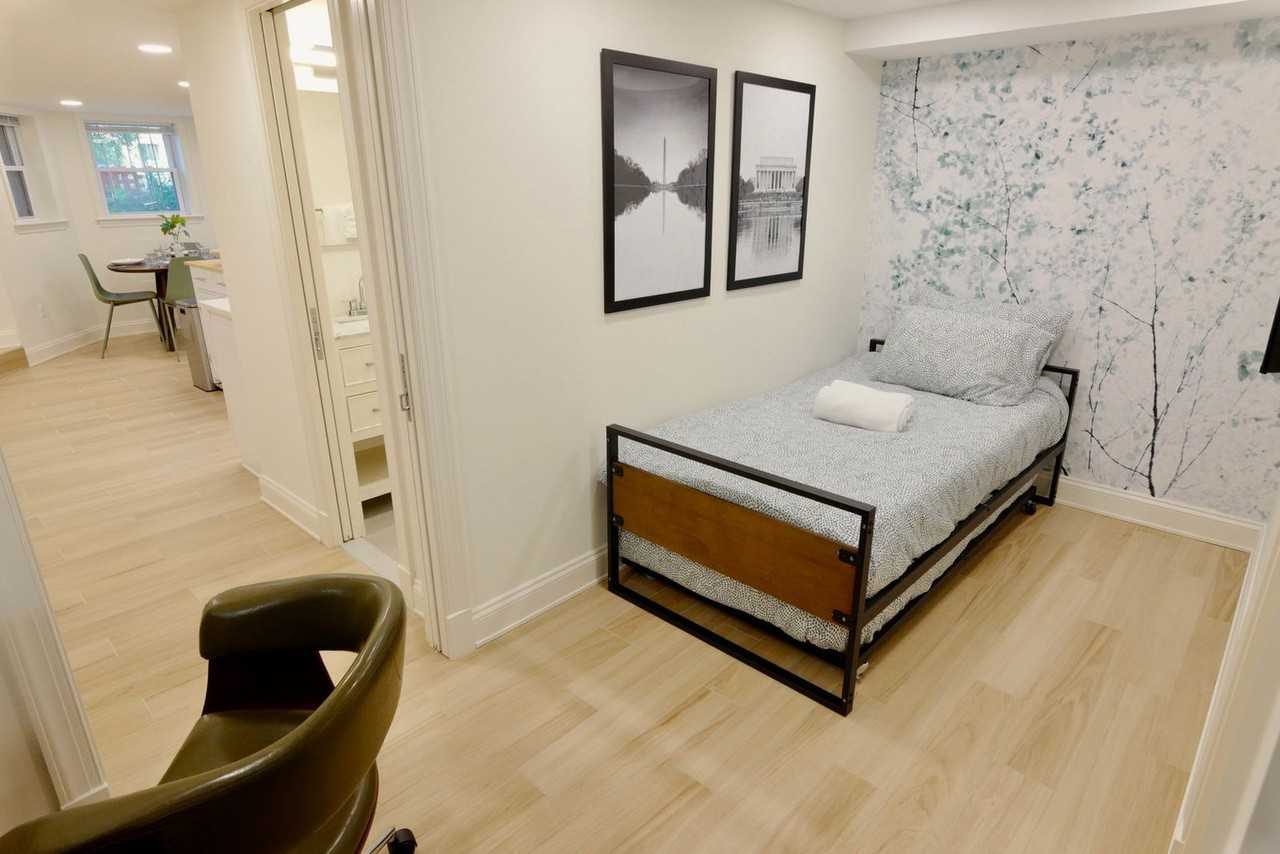 921 S Carolina Ave Se #1094240P - Photo 7 of 16