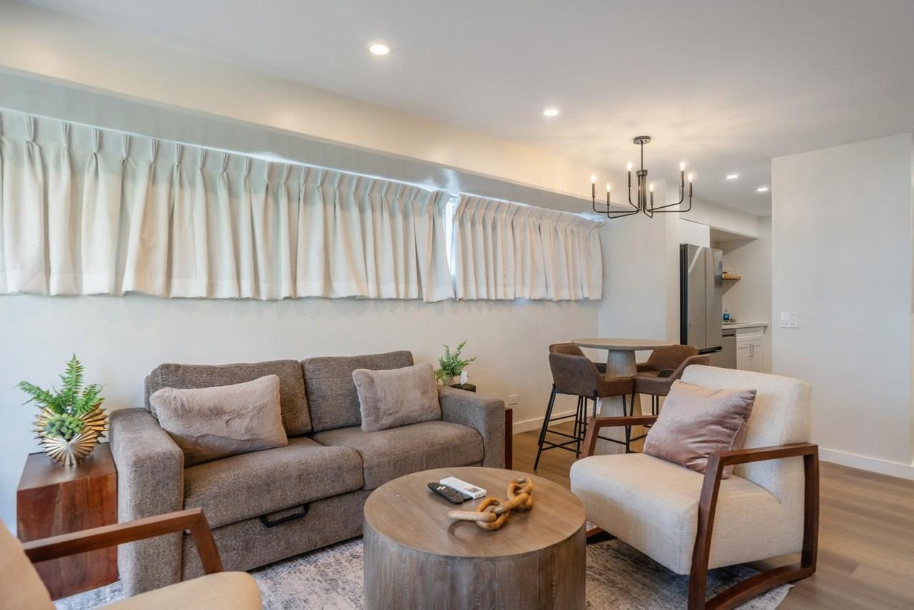 2464 Prince Edward Street - Photo 4 of 41