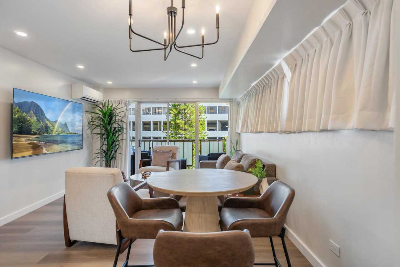 2464 Prince Edward Street - Photo 7 of 41