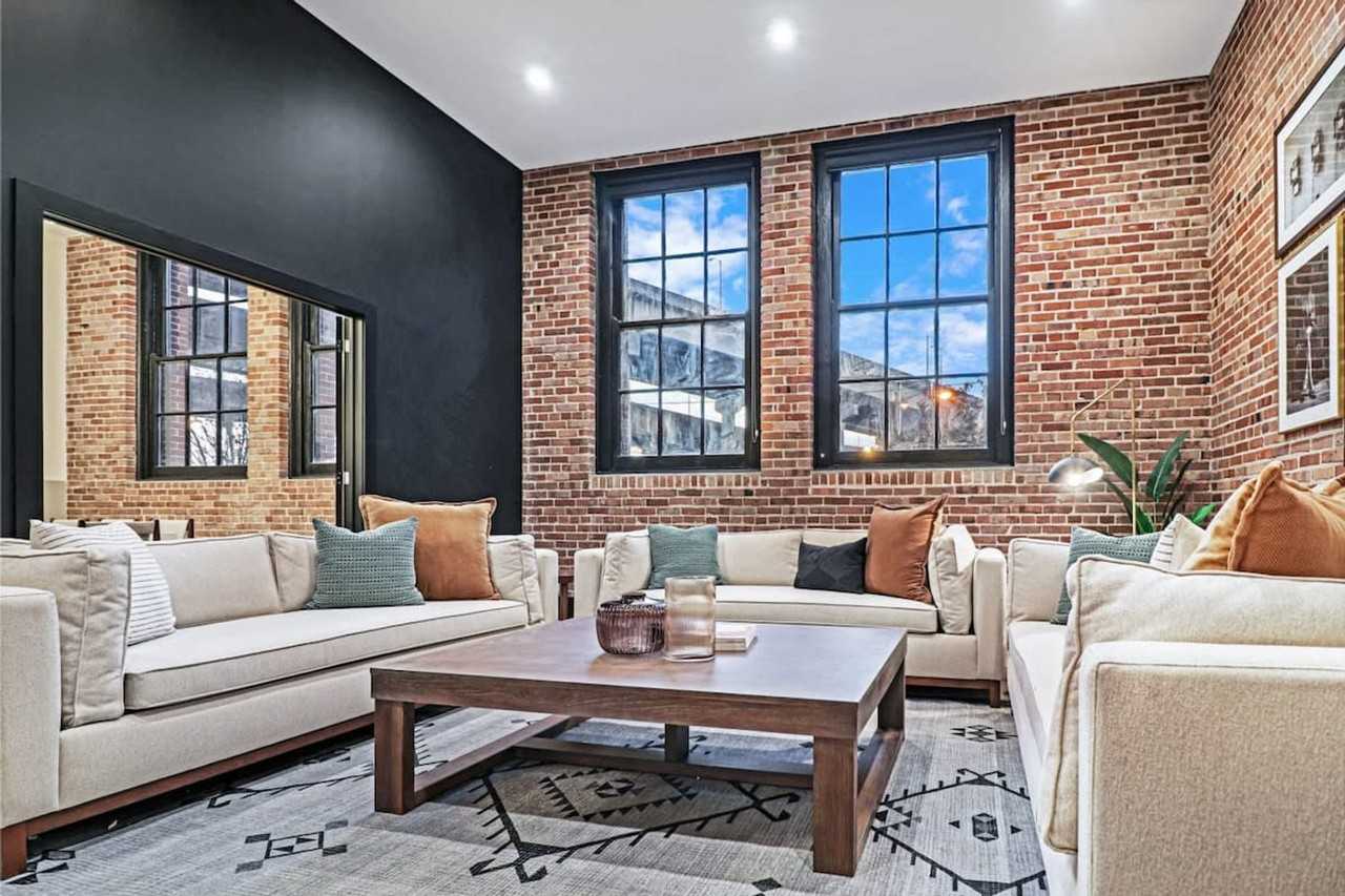 1148 S Peters St #1265874P - Photo 2 of 50