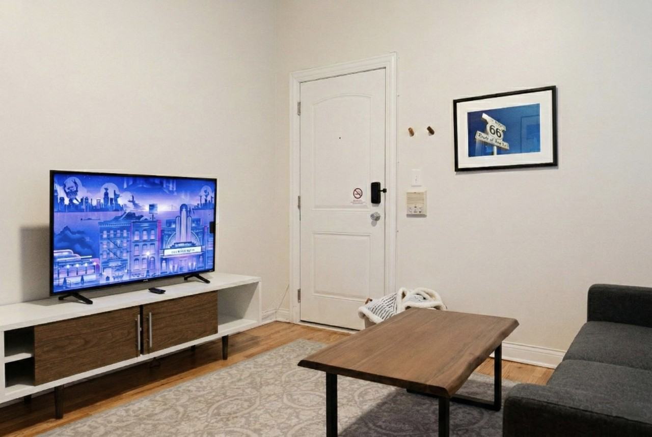 2149 W Division St #1379070P - Photo 2 of 17