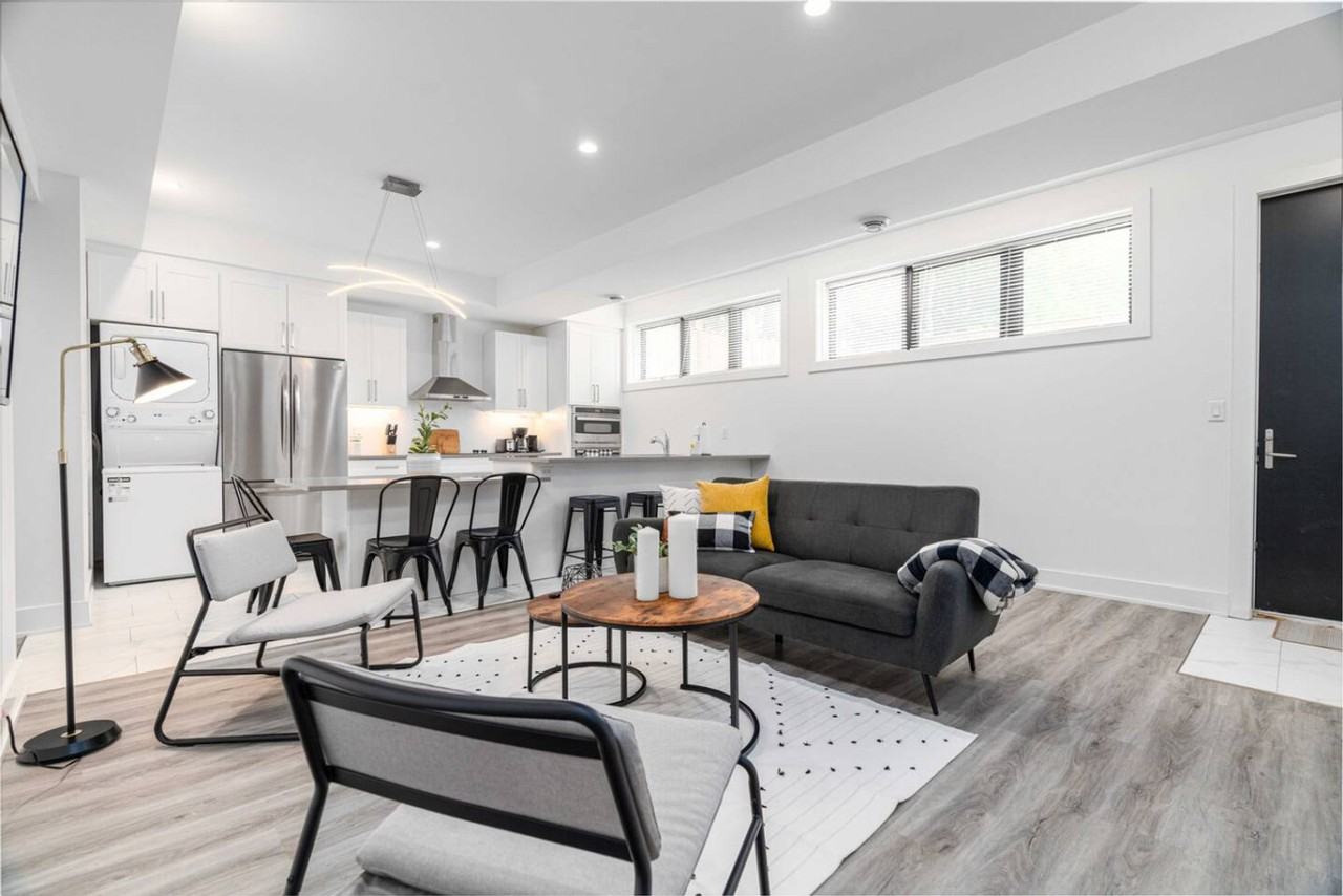 585 Queens Ave #1388905P - Photo 2 of 44