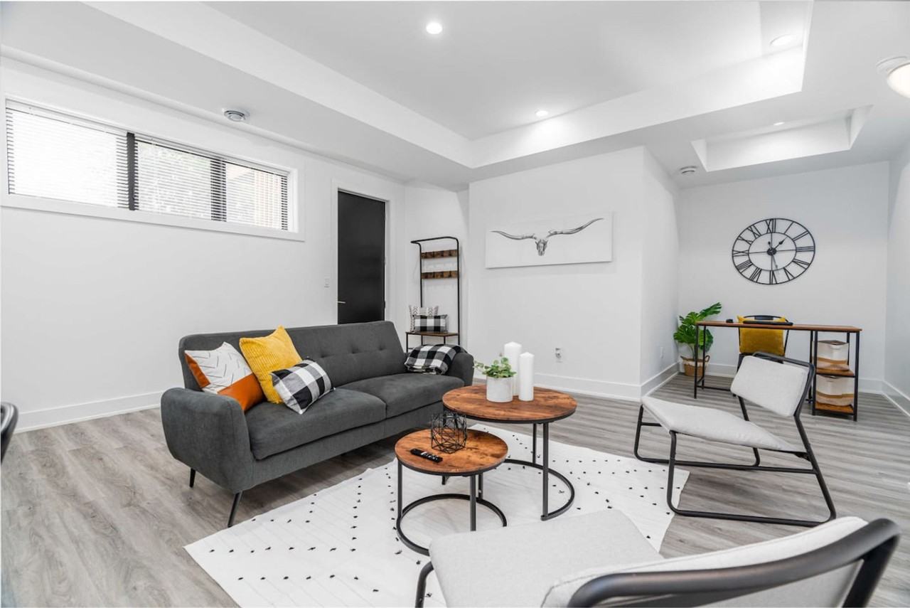 585 Queens Ave #1388905P - Photo 3 of 44