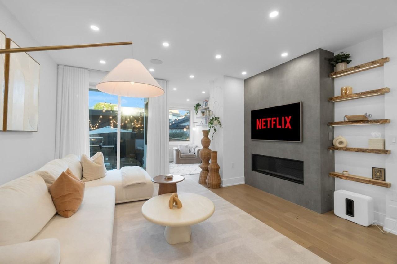 972 Danforth Ave #1403771P - Photo 3 of 50