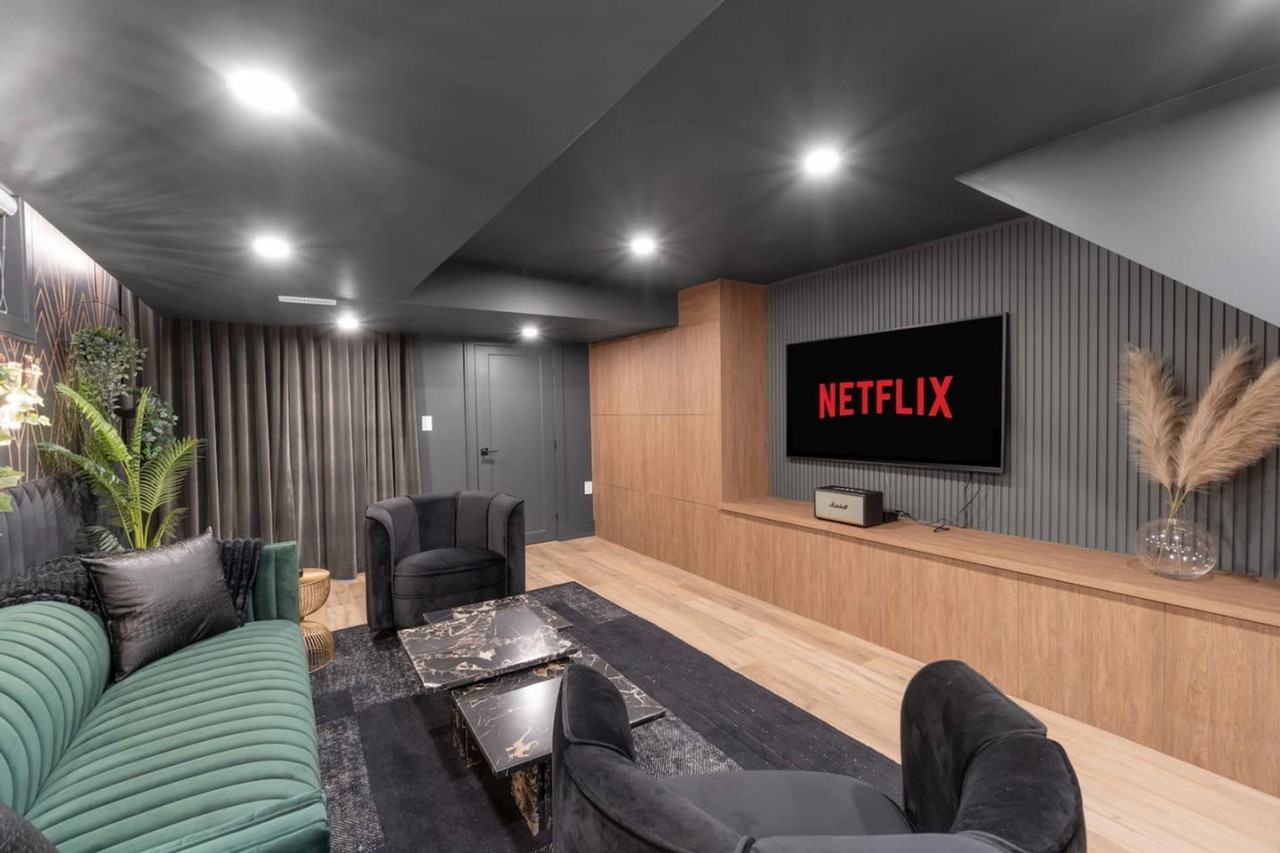 972 Danforth Ave #1403771P - Photo 6 of 50