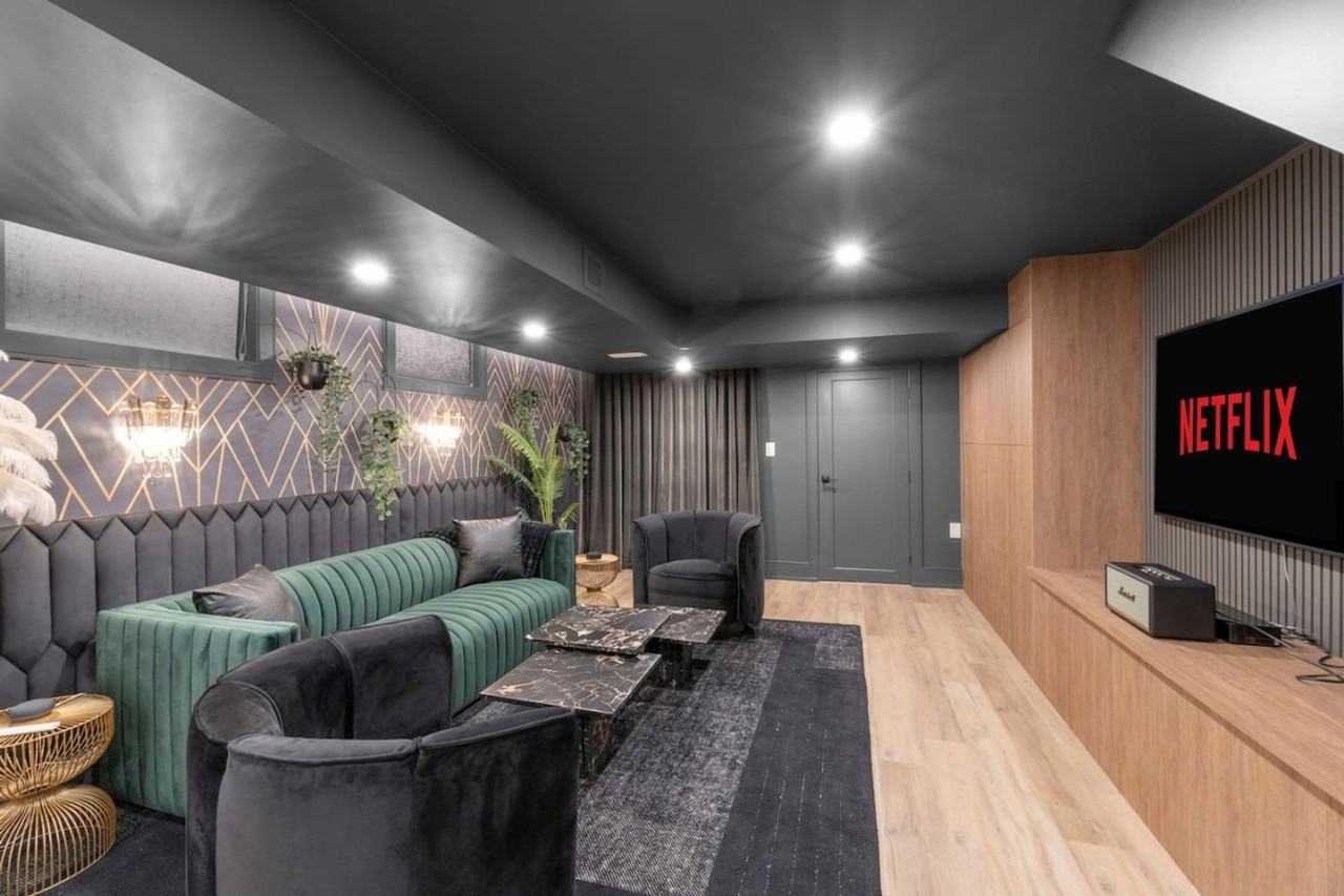 972 Danforth Ave #1403771P - Photo 7 of 50