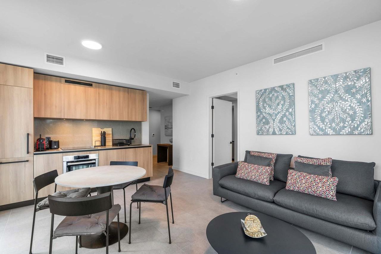 121 Northeast 5th Street - Photo 2 of 13