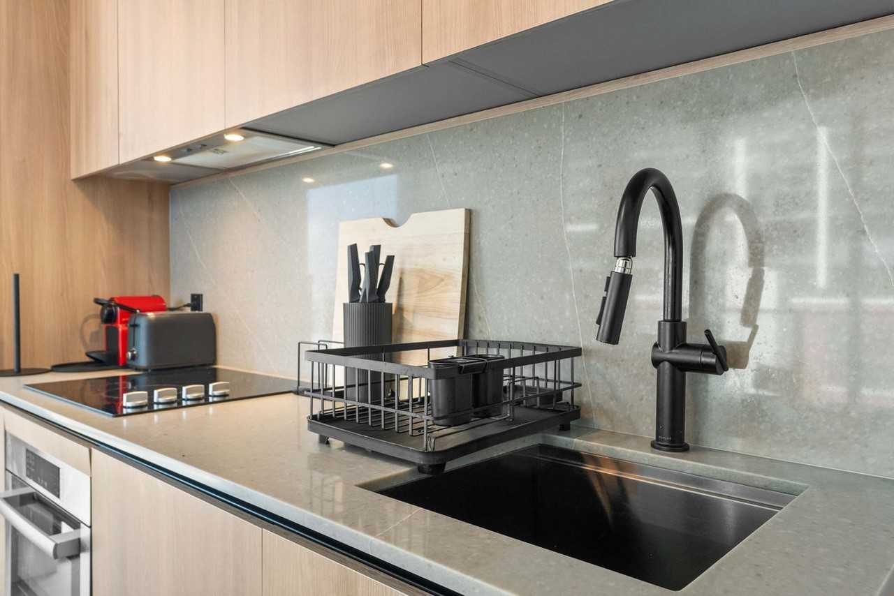 121 Northeast 5th Street - Photo 5 of 13