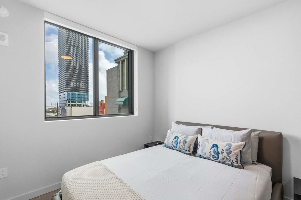 121 Northeast 5th Street - Photo 6 of 13