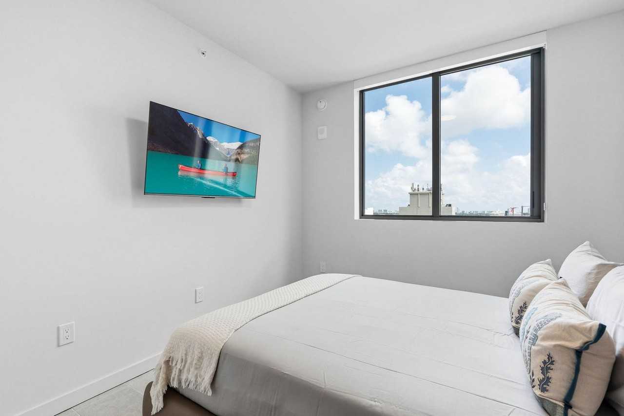 121 Northeast 5th Street - Photo 7 of 13