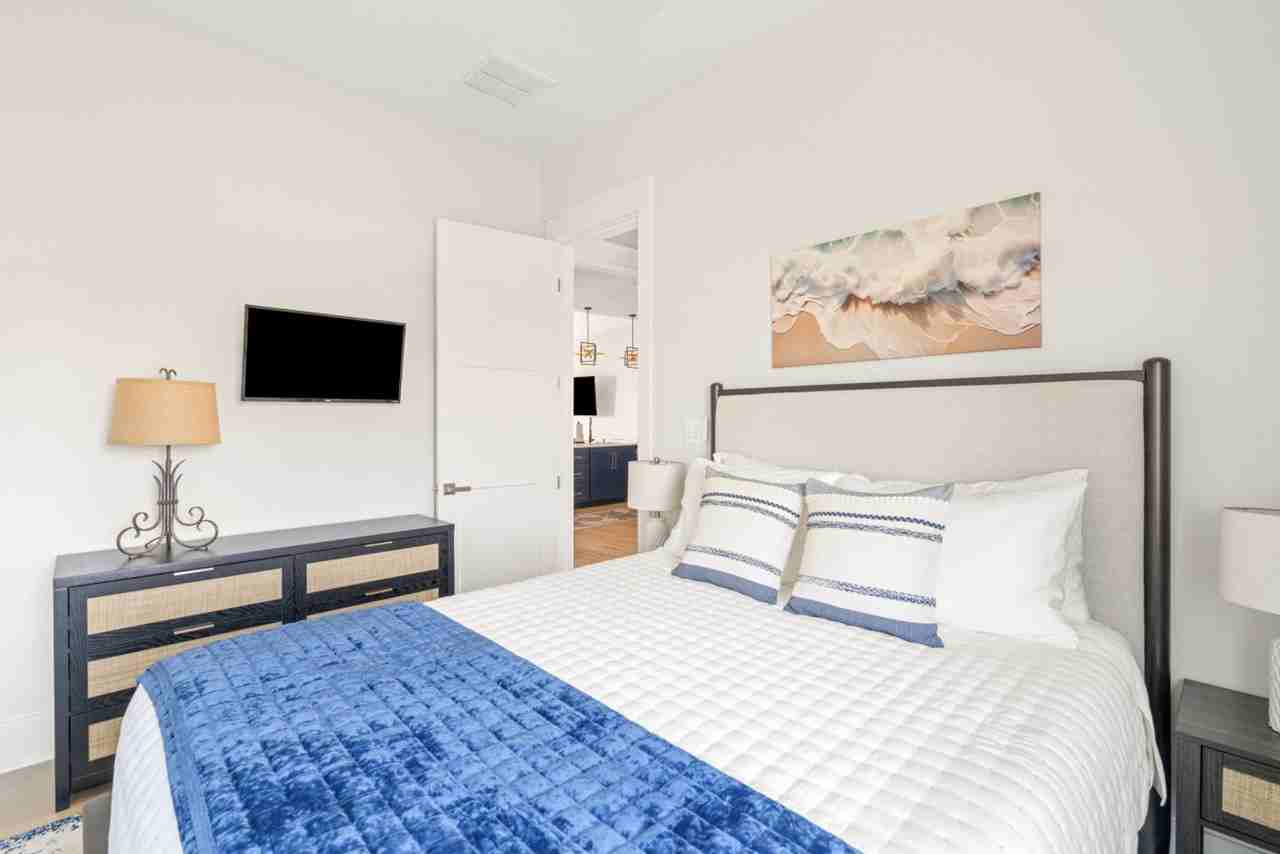 867 Bavers Ln #1467228P - Photo 4 of 50