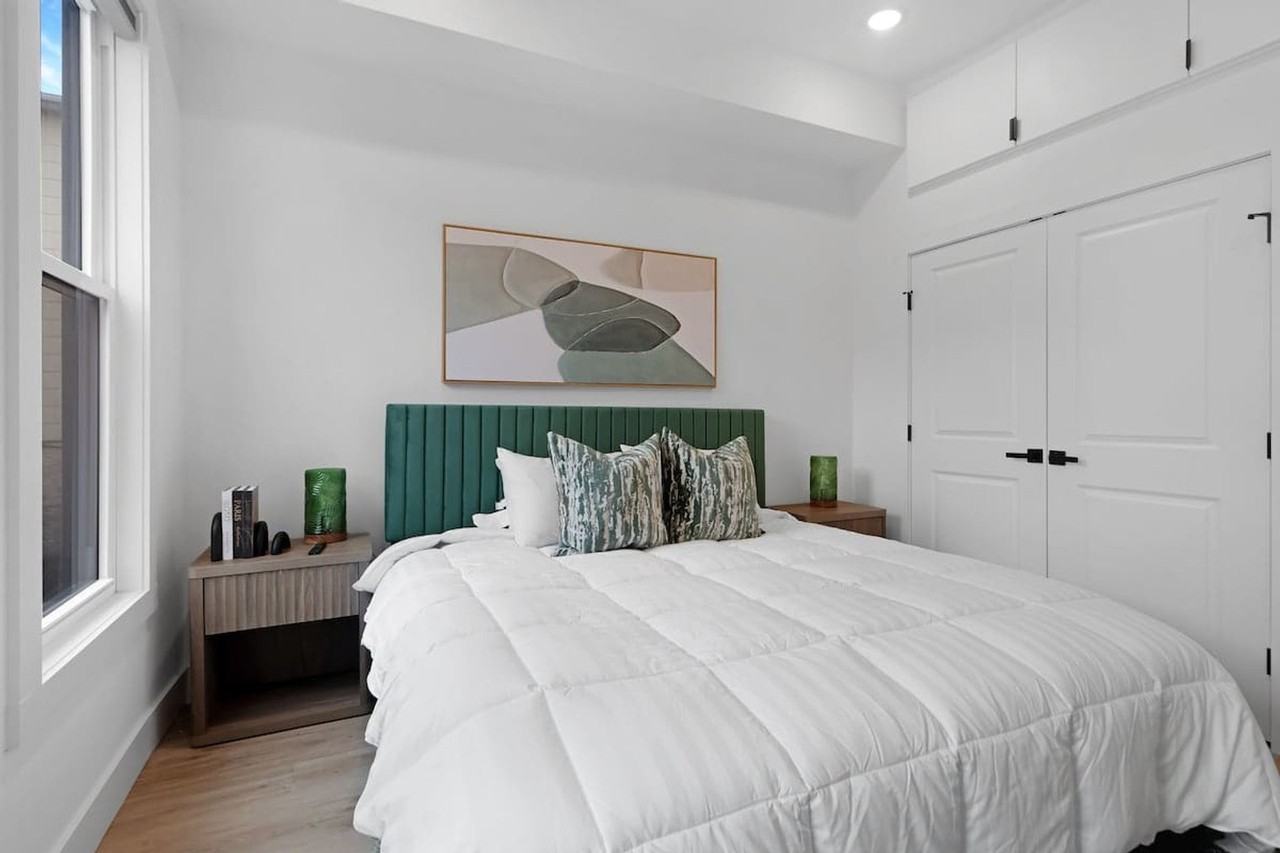 234 Webster Ave #1470328P - Photo 4 of 43