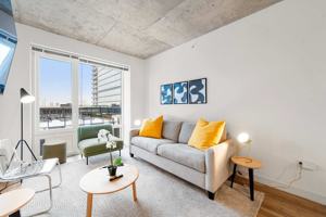 featured image of 853 W Blackhawk St