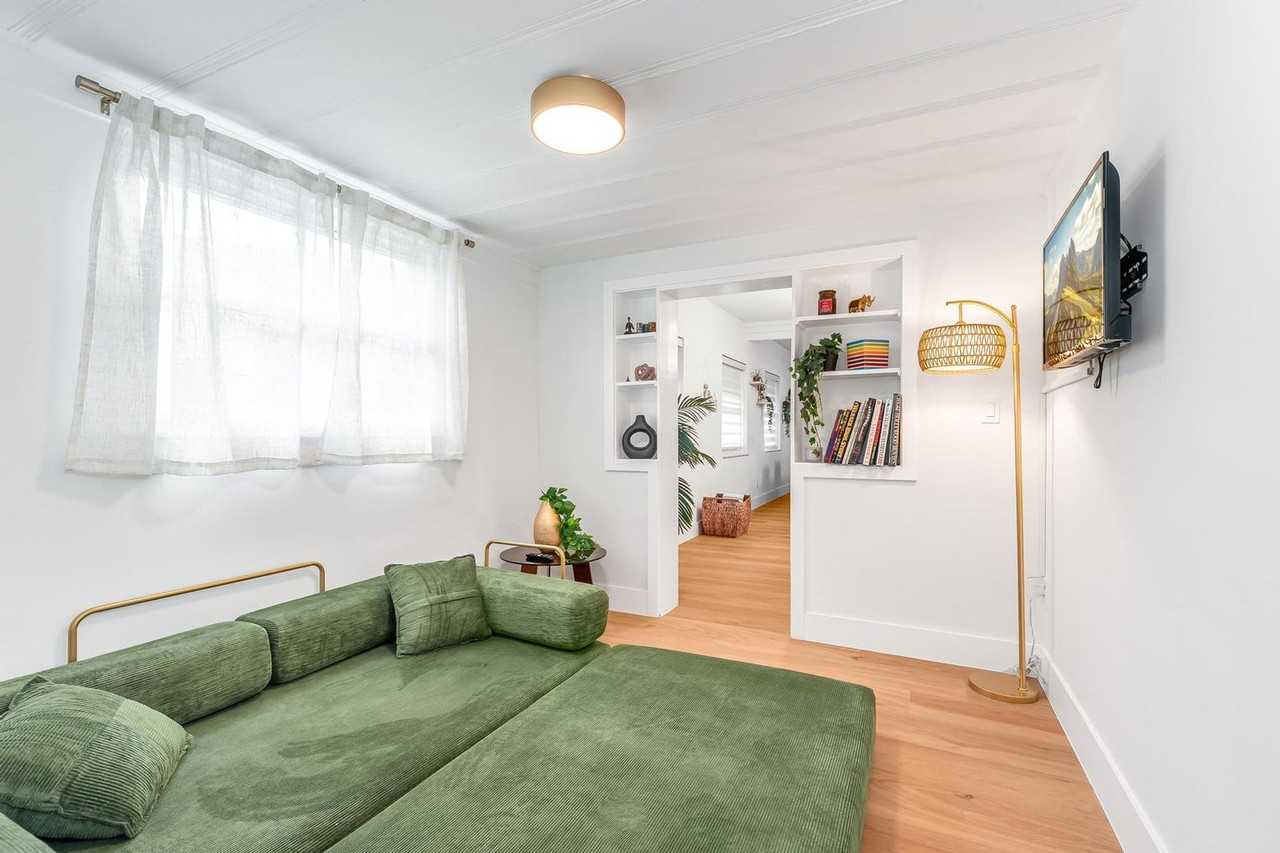 1336 Ne 14th Ave #1475647P - Photo 4 of 48