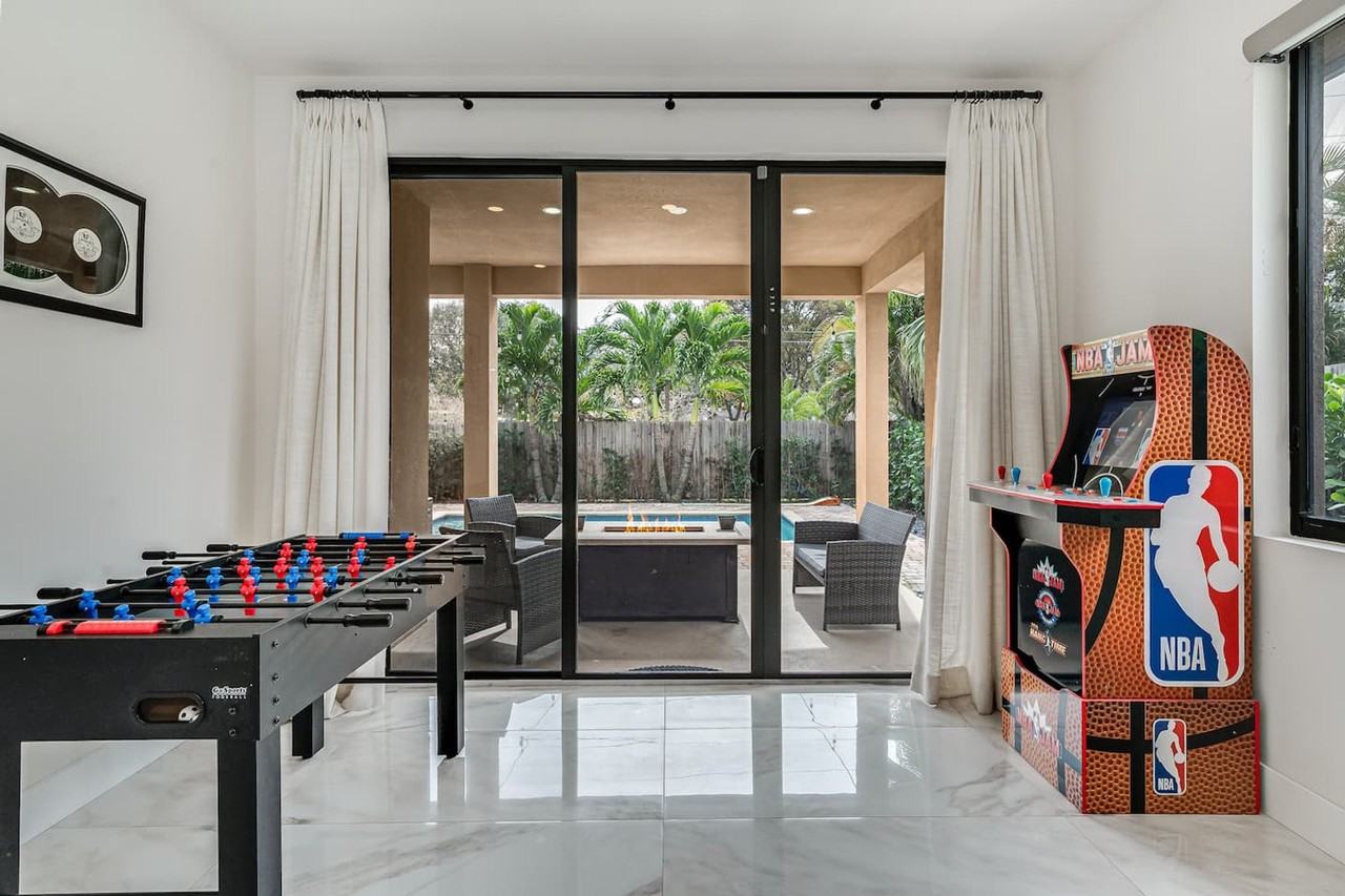 828 Sw 14th Ct #1475650P - Photo 2 of 47