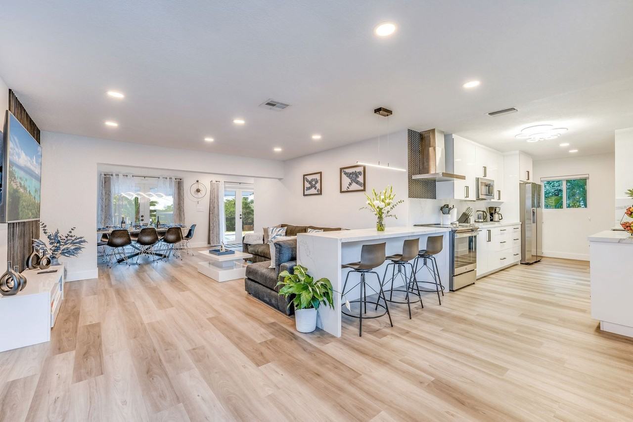 834 Sw 14th Ct #1475651P - Photo 4 of 50