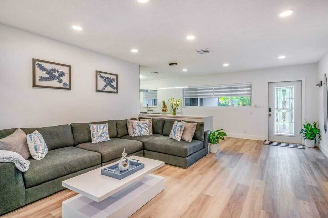 834 Sw 14th Ct #1475651P - Photo 5 of 50