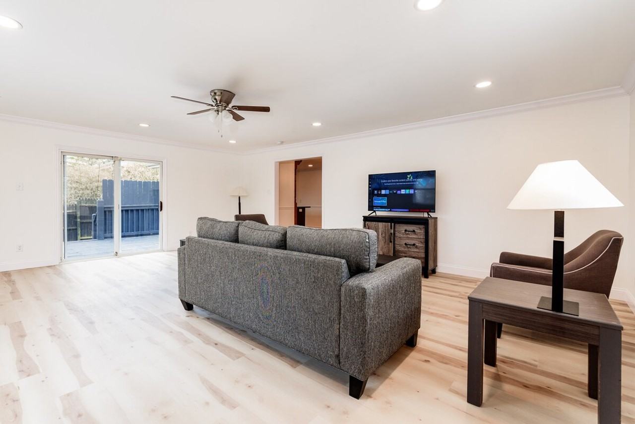 35 Alpha Dr #1472885P - Photo 3 of 21