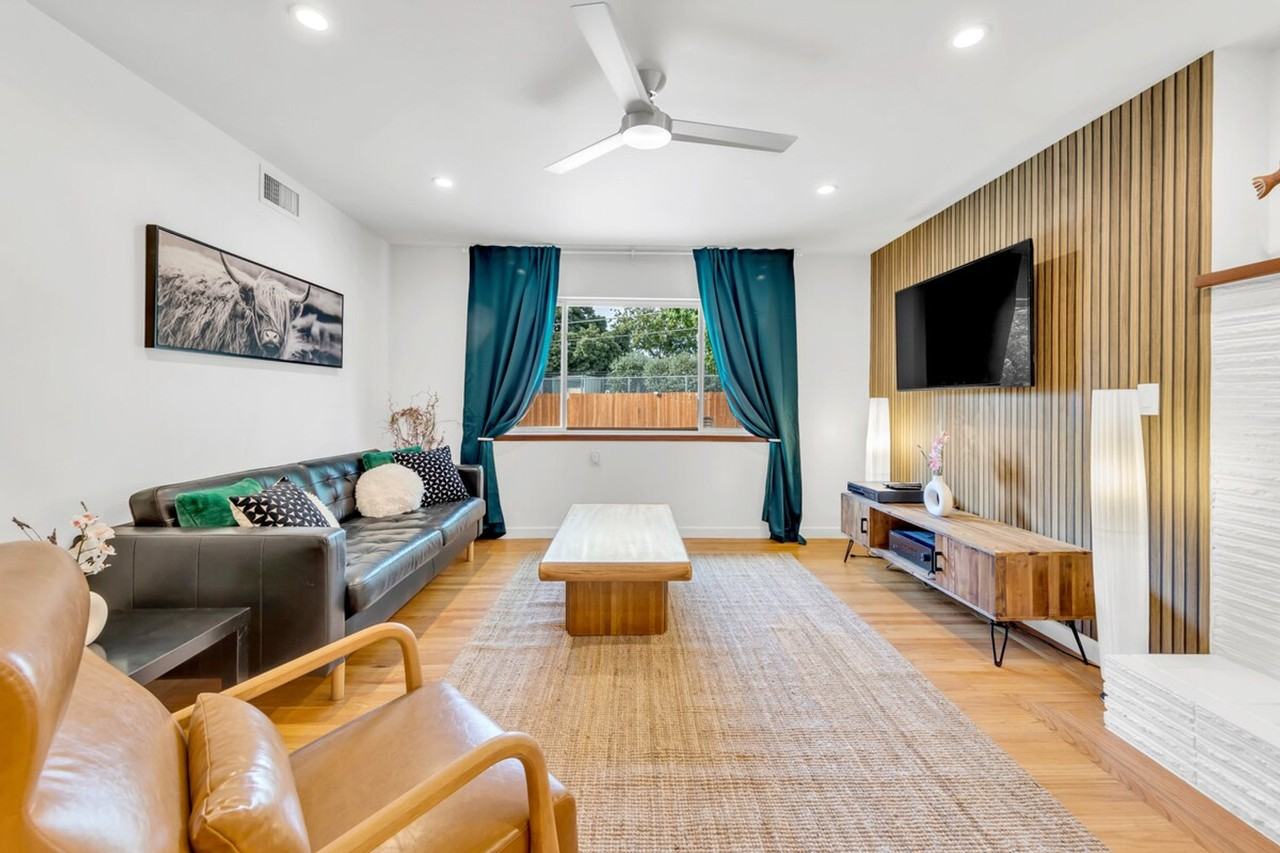 6836 S Land Park Dr #1473530P - Photo 4 of 30