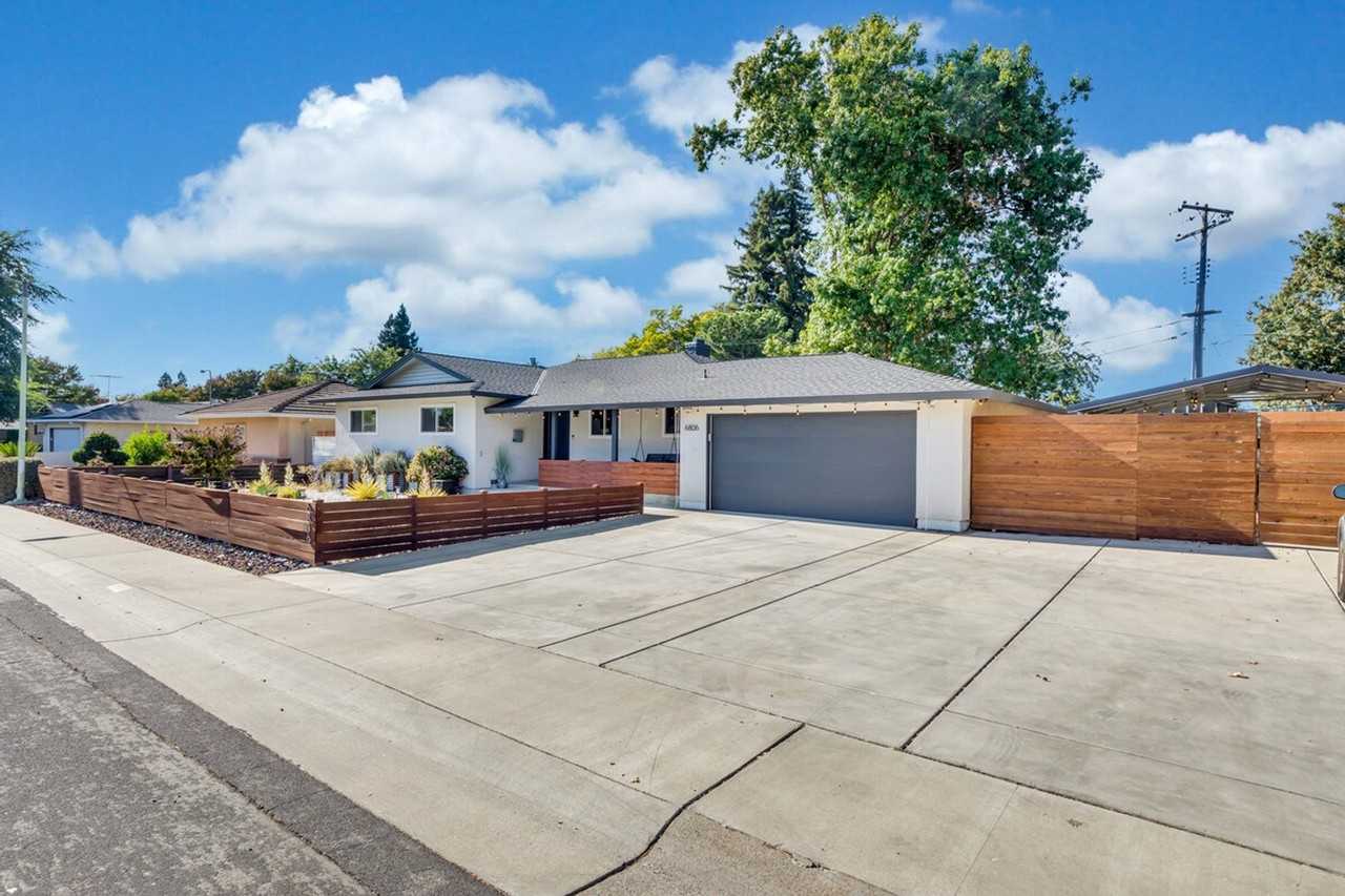 6836 S Land Park Dr #1473530P - Photo 6 of 30