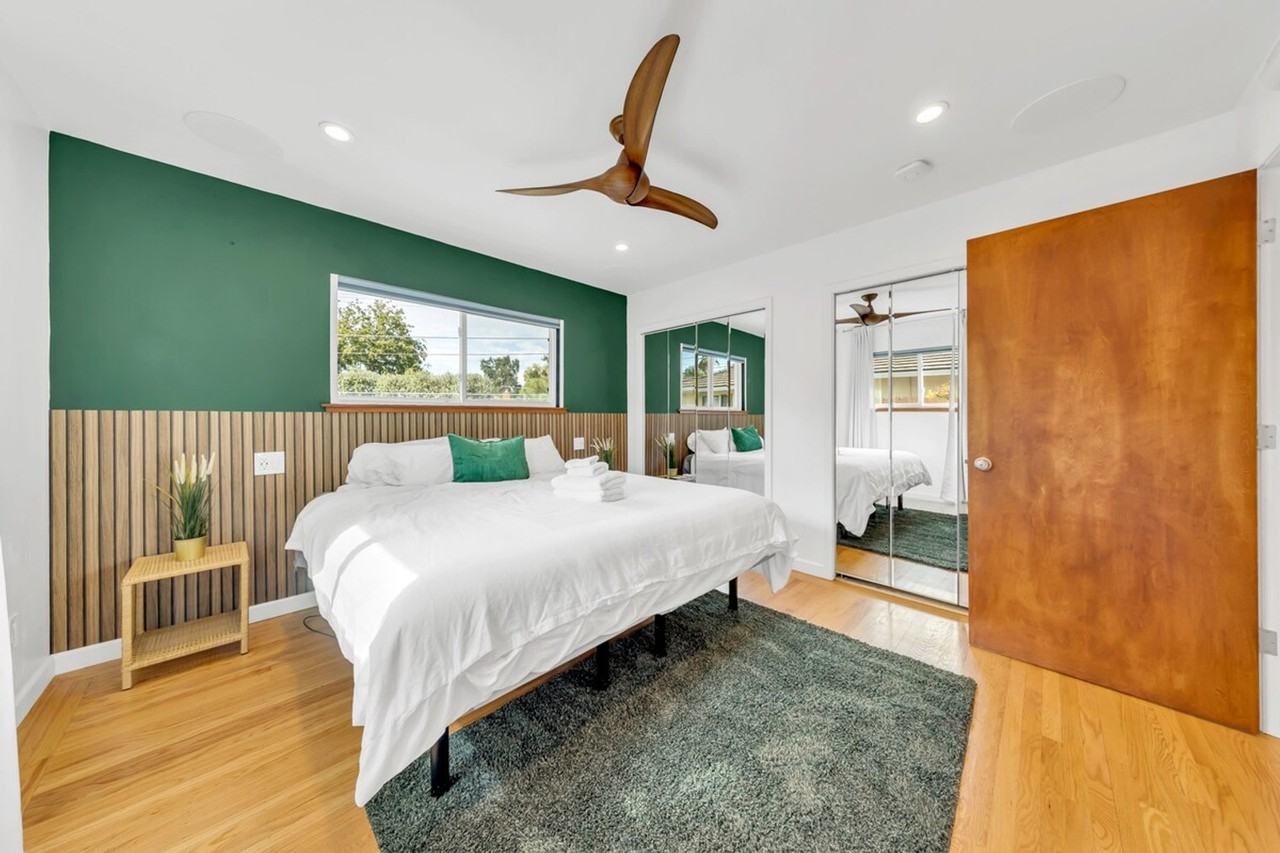 6836 S Land Park Dr #1473530P - Photo 7 of 30