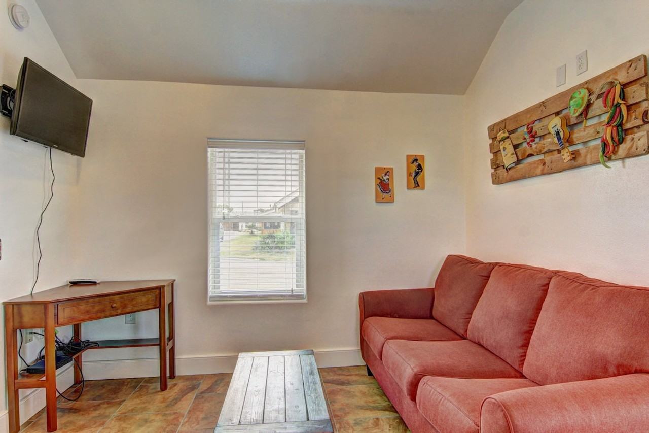 134 N Alister St #1023210P - Photo 7 of 12