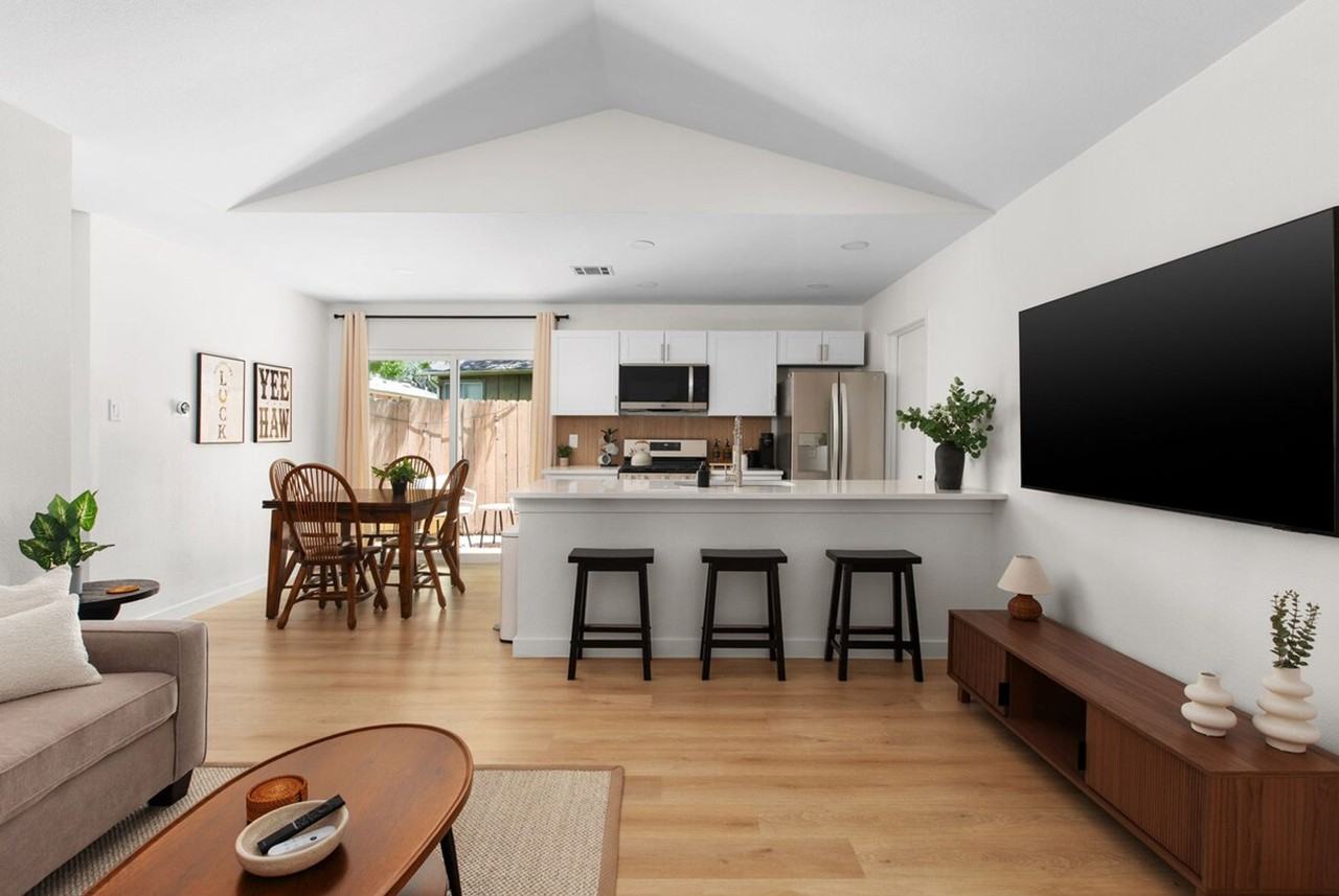 2500 Berkett Dr #1492676P - Photo 5 of 17