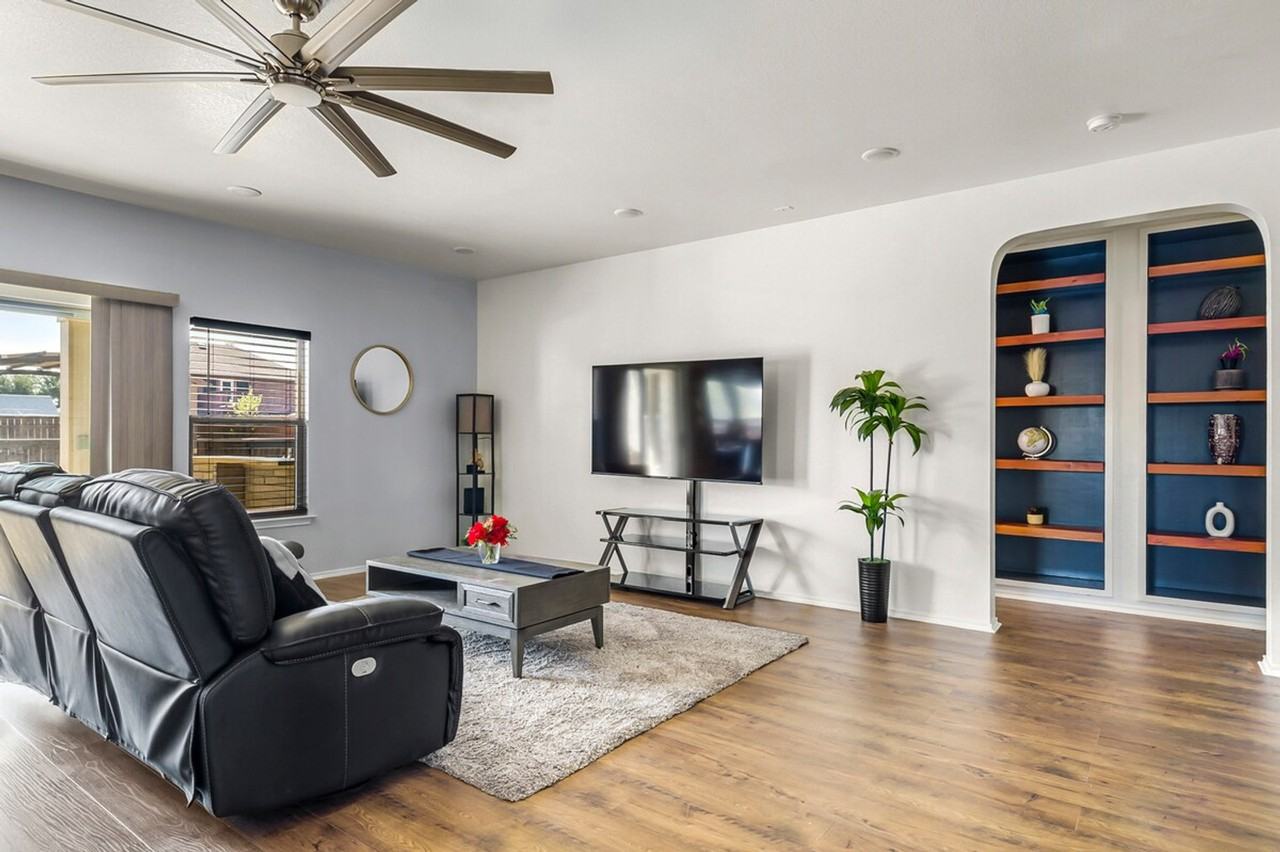 311 Evening Grosbeak Dr #1492677P - Photo 7 of 46