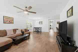 404 Sloan St - Photo 1 of 1