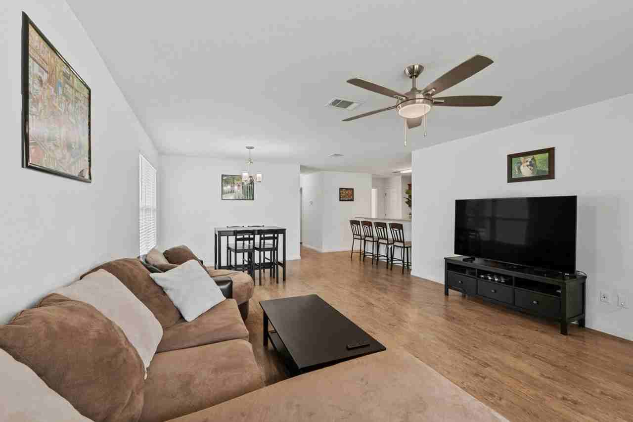 404 Sloan St #1492690P - Photo 5 of 33