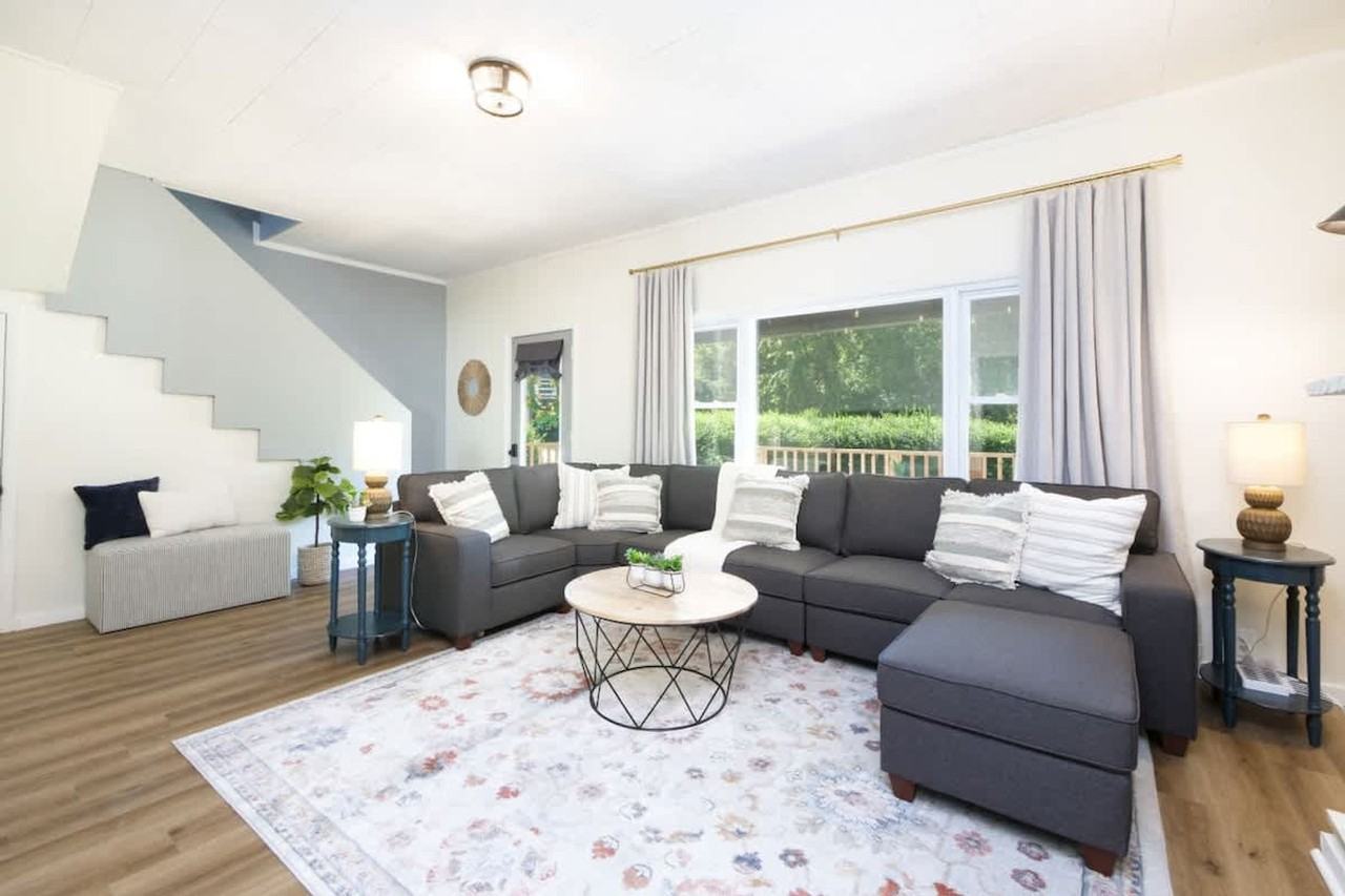 729 E State St #1496030P - Photo 3 of 50