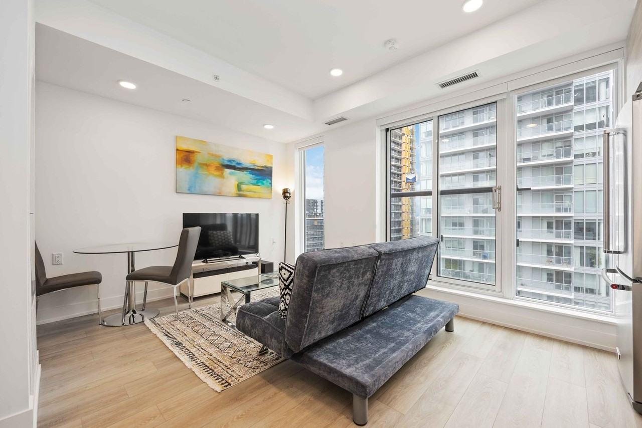 200 Redpath Avenue - Photo 2 of 18