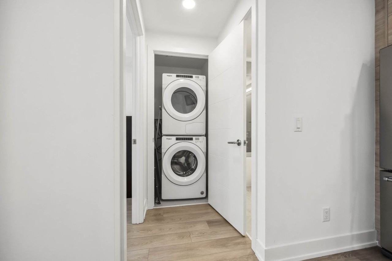 200 Redpath Avenue - Photo 4 of 18