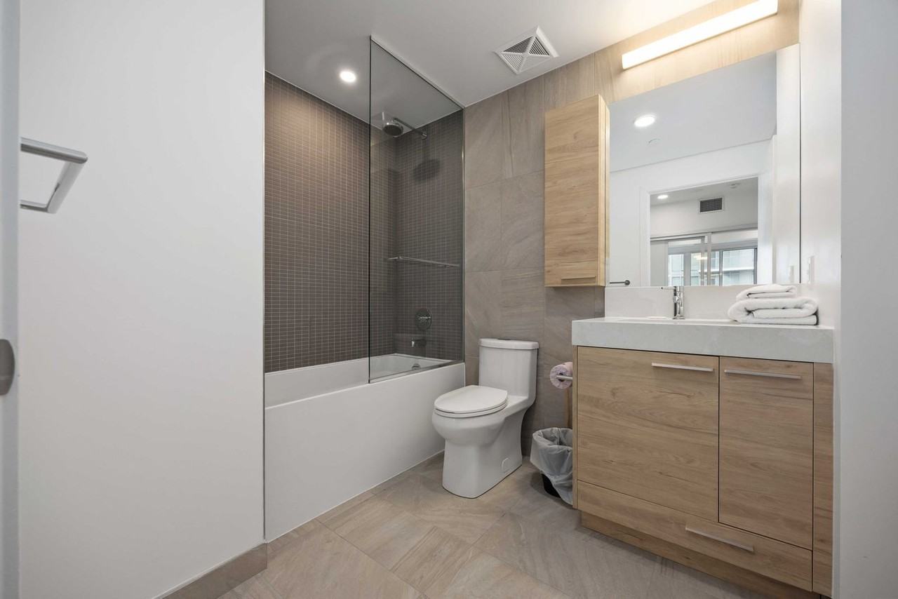 200 Redpath Avenue - Photo 5 of 18