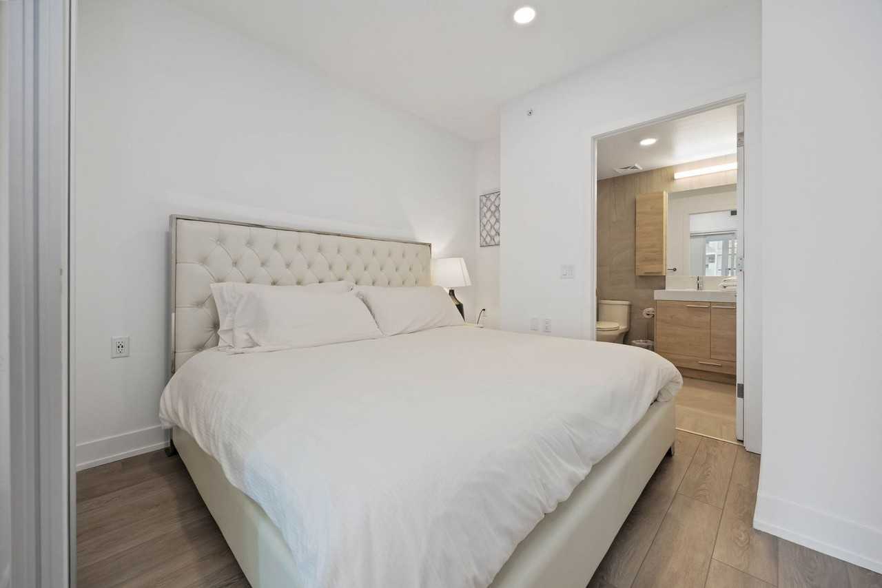 200 Redpath Avenue - Photo 6 of 18