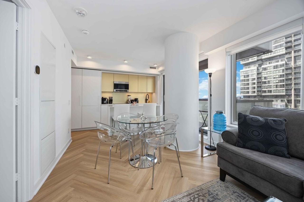 225 Adelaide Street West - Photo 4 of 24