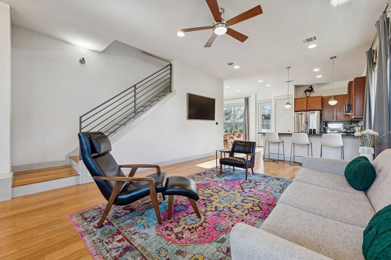 6006 Aurora Dr #1492695P - Photo 3 of 43