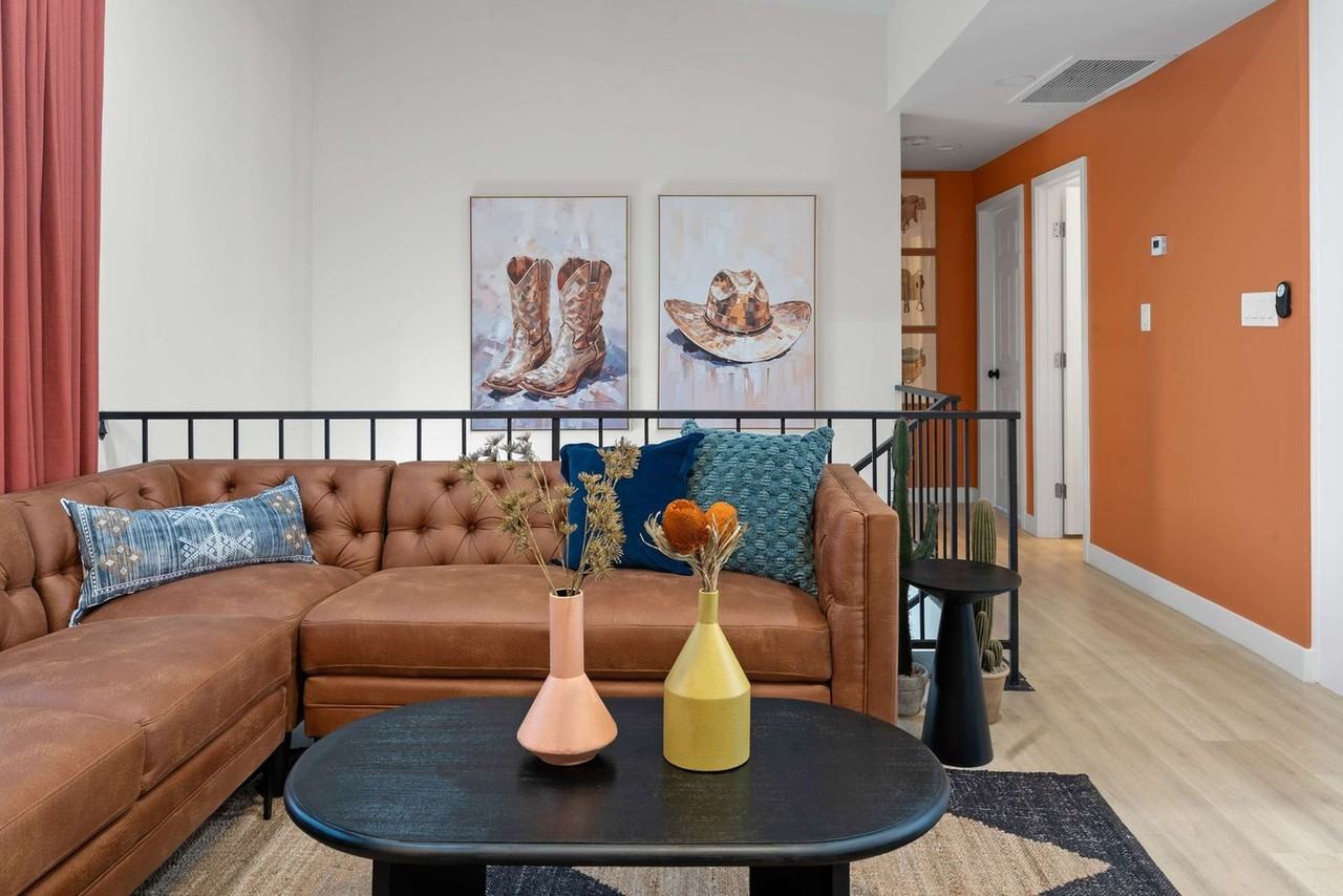 4530 W Paradise Dr #1496924P - Photo 2 of 50