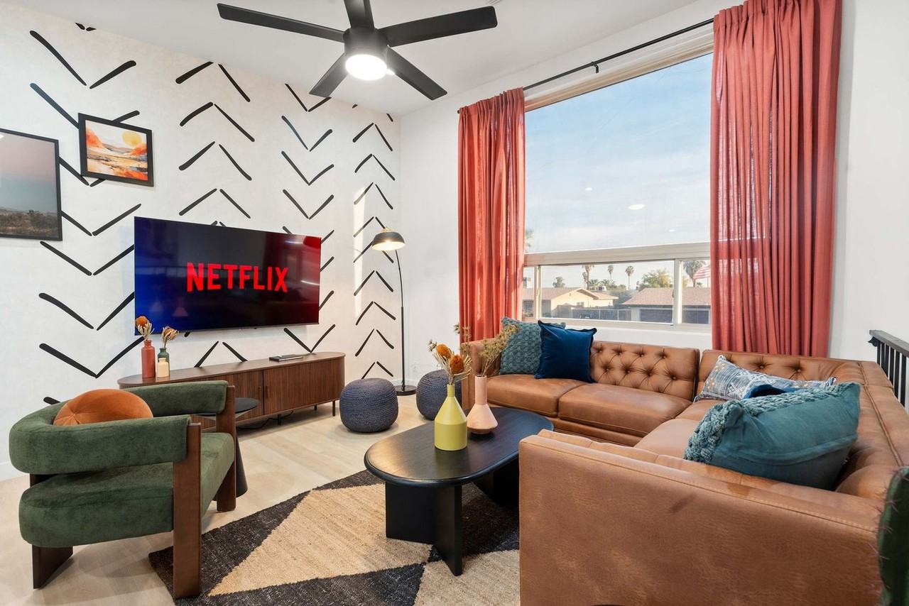 4530 W Paradise Dr #1496924P - Photo 3 of 50