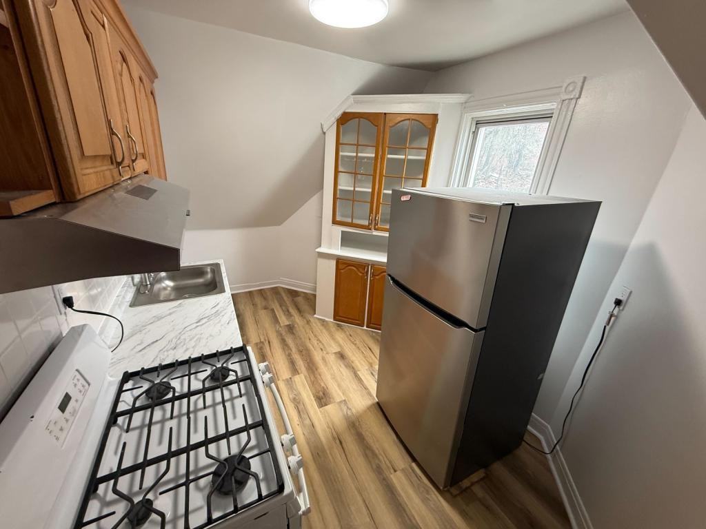 596 Warburton Ave - Photo 5 of 14