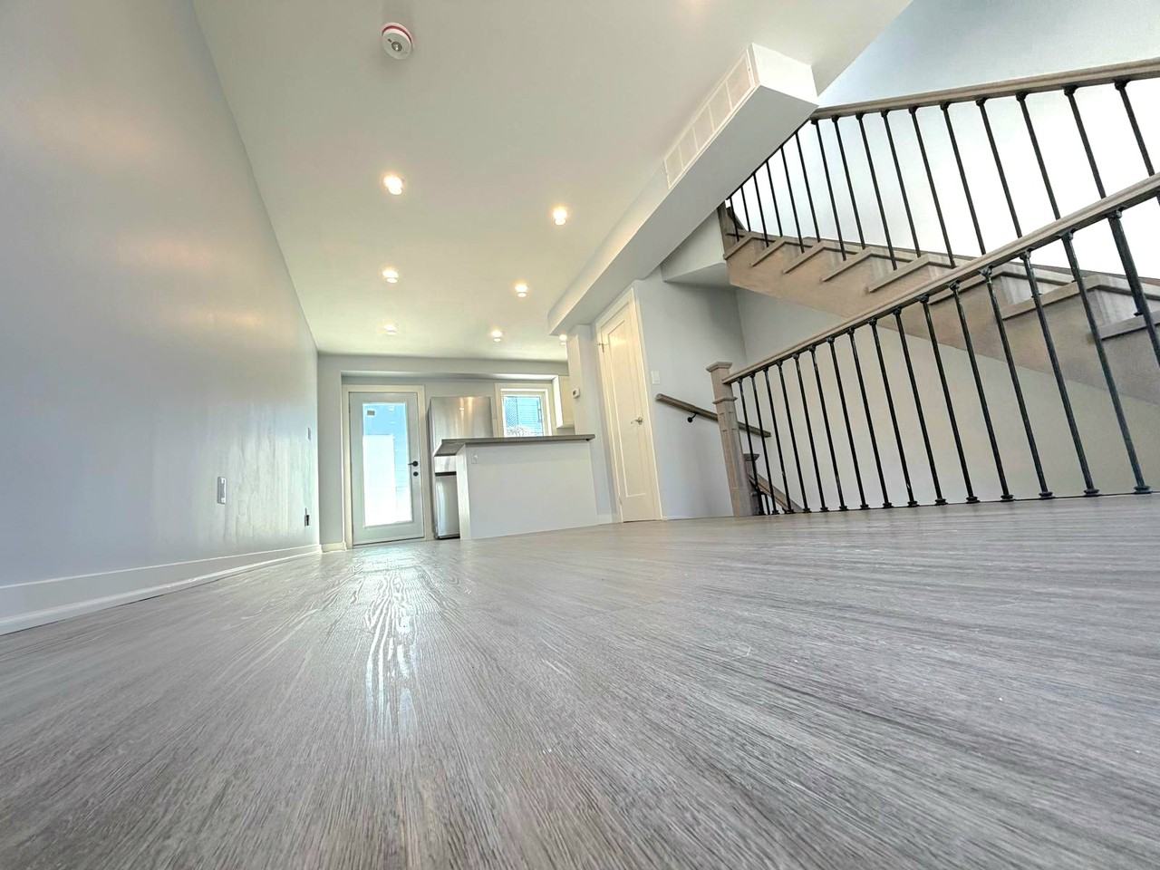 984 Ossington Avenue - Photo 4 of 15
