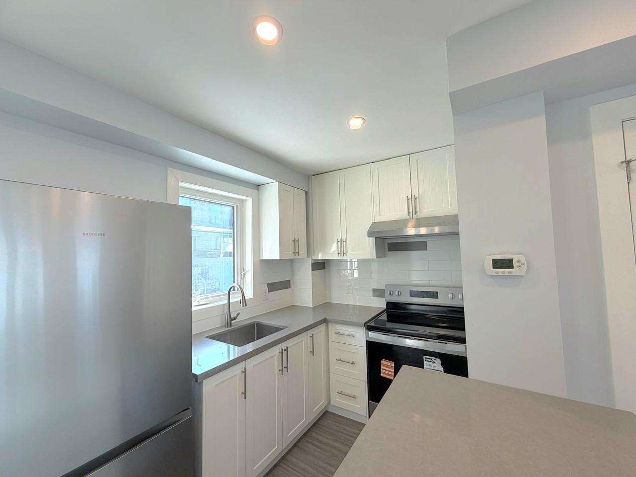 984 Ossington Avenue - Photo 5 of 15
