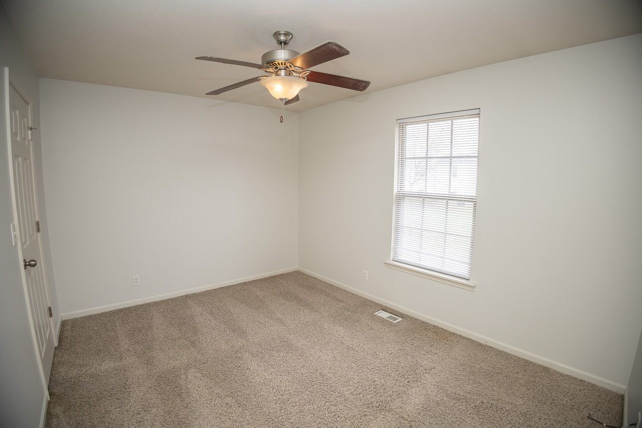 911 Ashley Dr #B - Photo 4 of 30