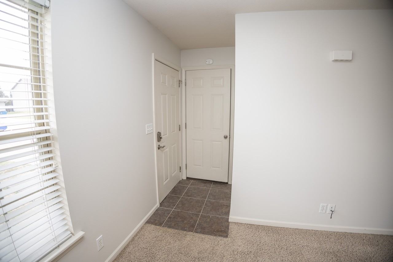 911 Ashley Dr #B - Photo 7 of 30