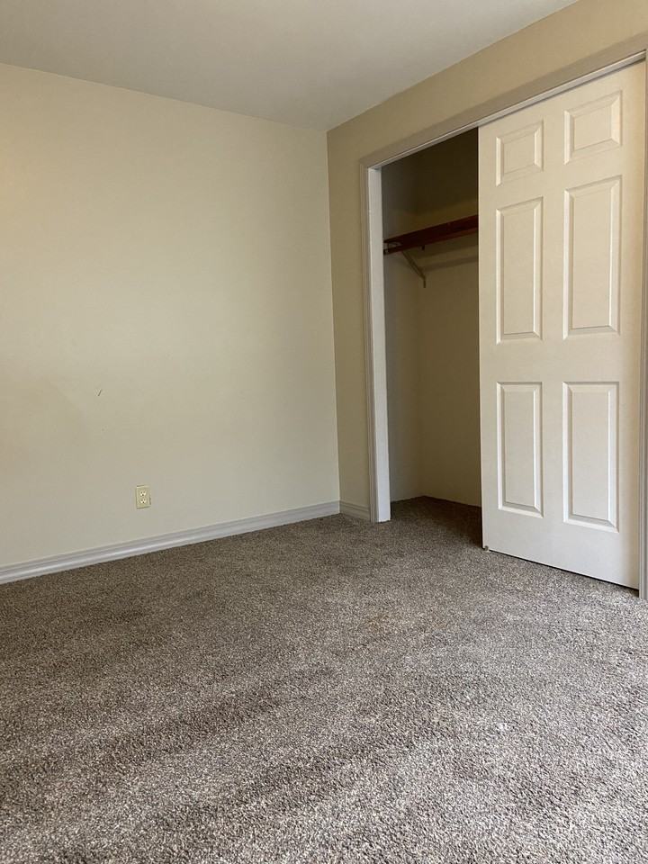 1014 W Bluff St #4 - Photo 2 of 10