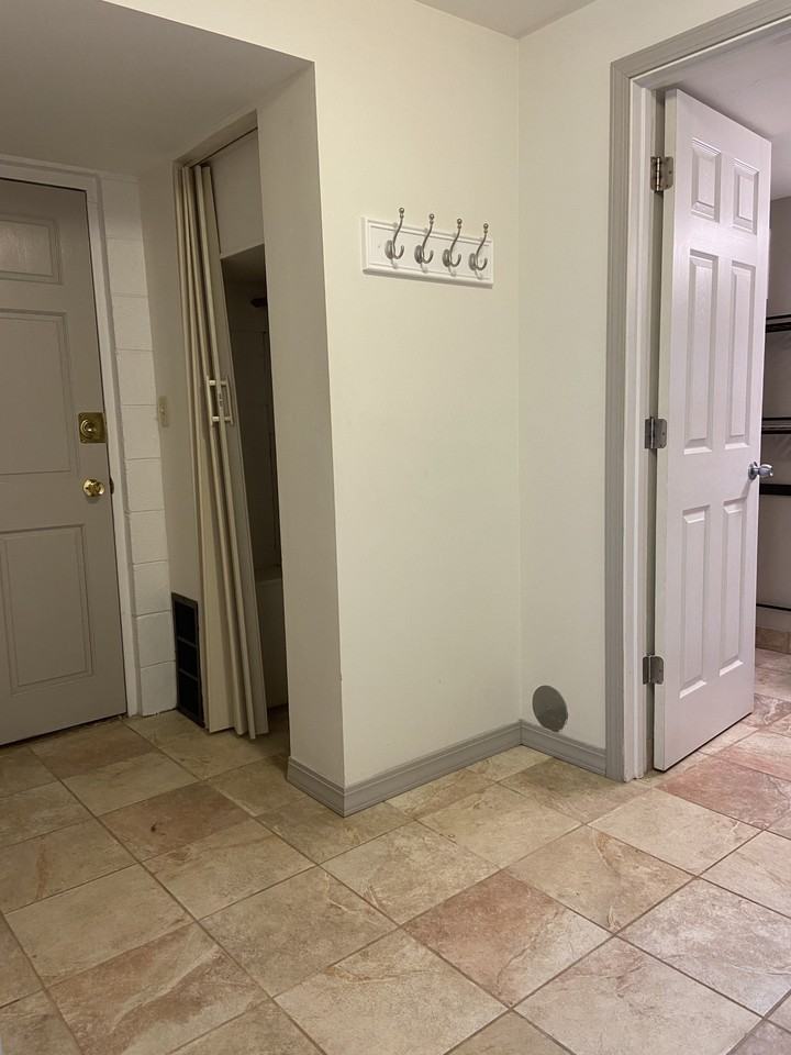 1014 W Bluff St #4 - Photo 3 of 10