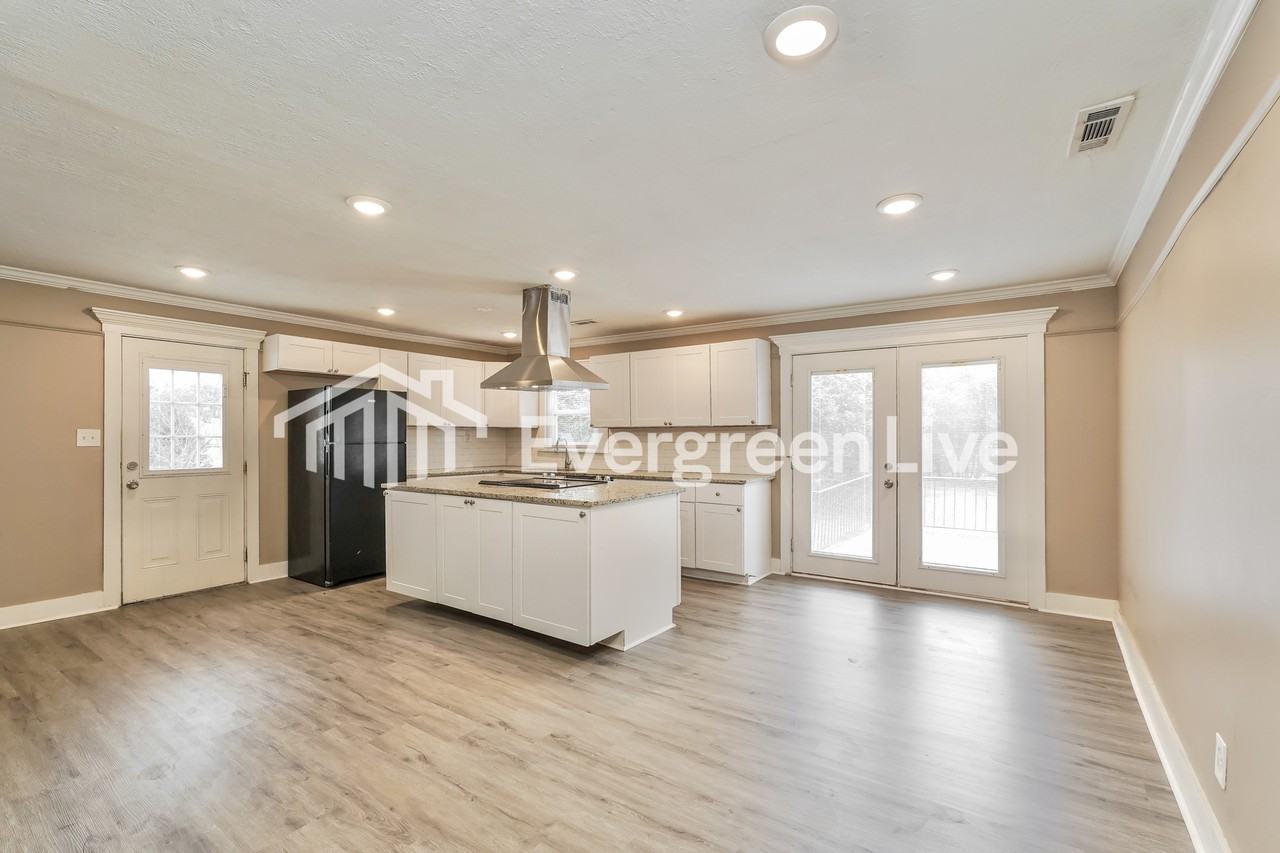 1318 Morris St - Photo 3 of 15